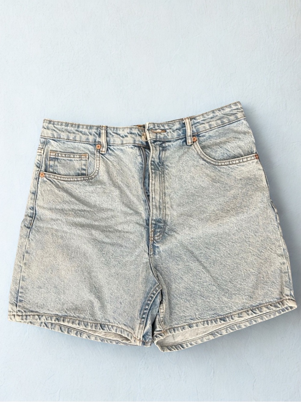 Zara Mom Fit High Rise Light Wash Denim Shorts Size 10